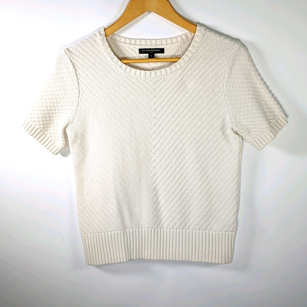 Banana Republic short-sleeve creme knit sweater